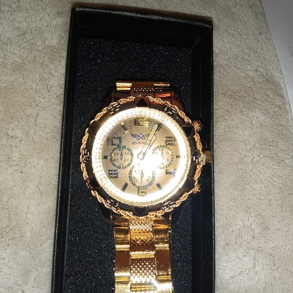 Watch - Picture 4 of 9